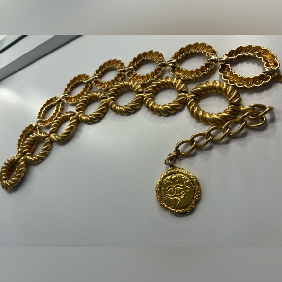 CHANEL 1980s Textured Medallion Logo Belt – Rare Collector’s Piece - Picture 13 of 13